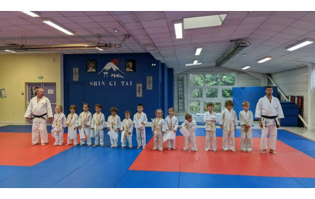 Remise des ceintures et diplômes pour les baby judo
